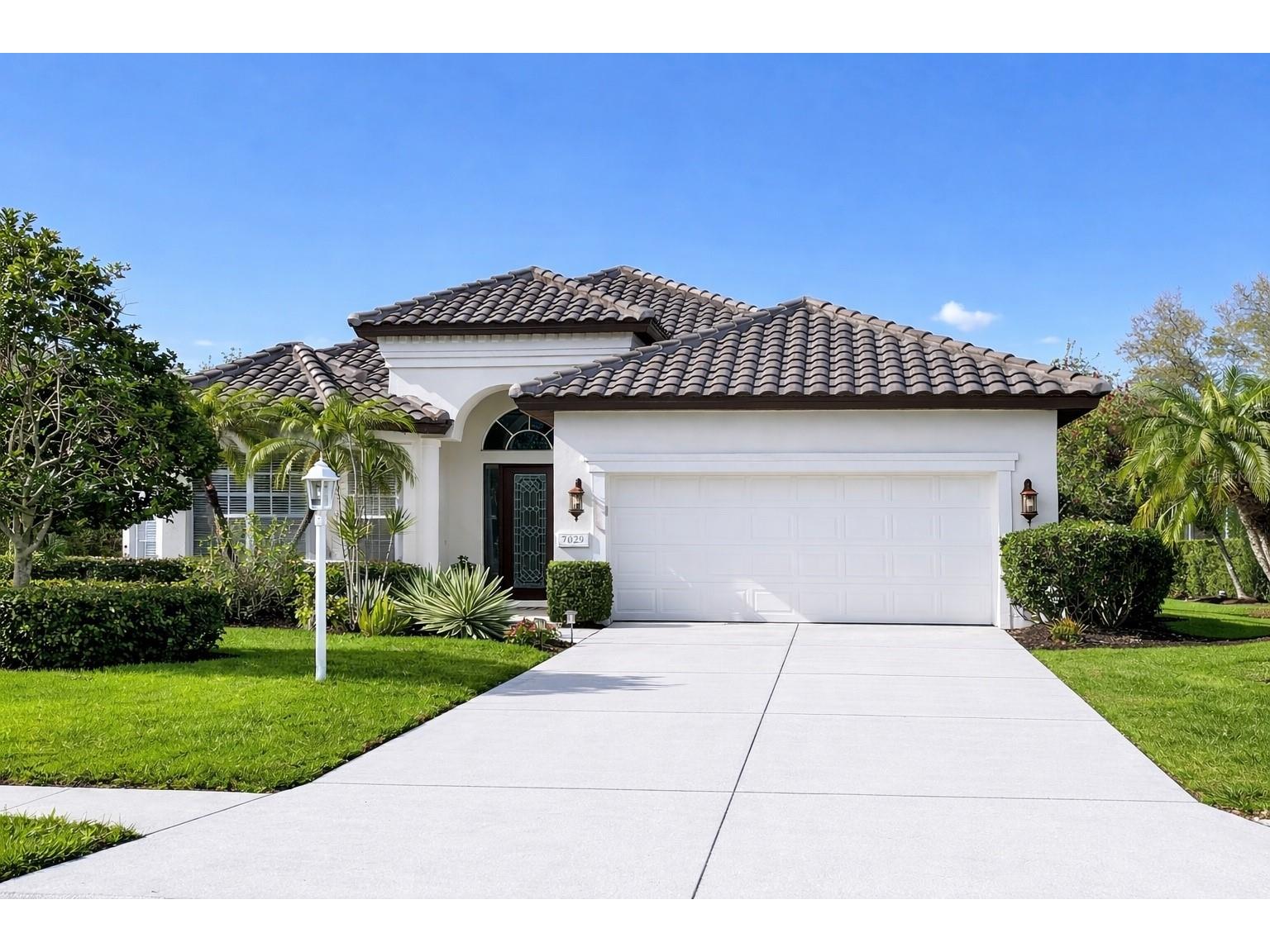 7029 Lennox Place University Park FL 34201 A4679210 image1