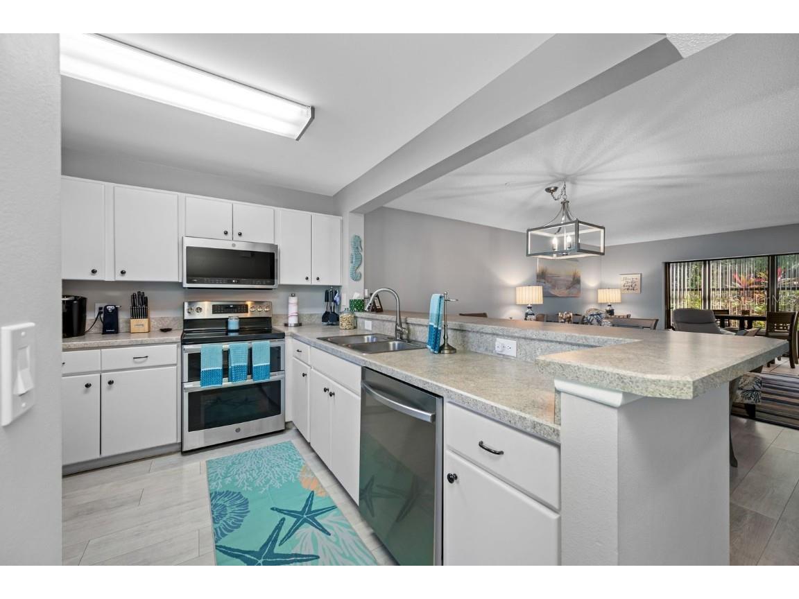 703 Oakview Drive #703 Bradenton FL 34210 A4671111 image2