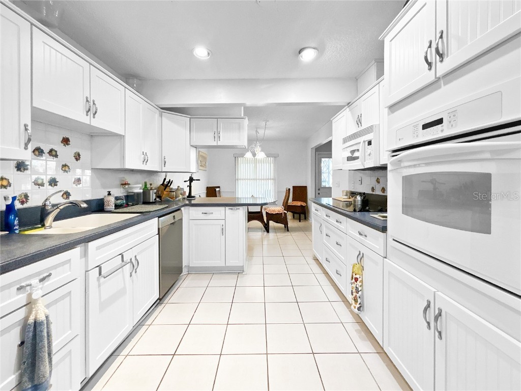 703 Ojai Avenue Sun City Center FL 33573 TB8448421 image5