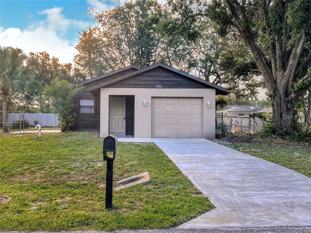 703 Padgett Avenue Sarasota FL 34237 A4568592 image1