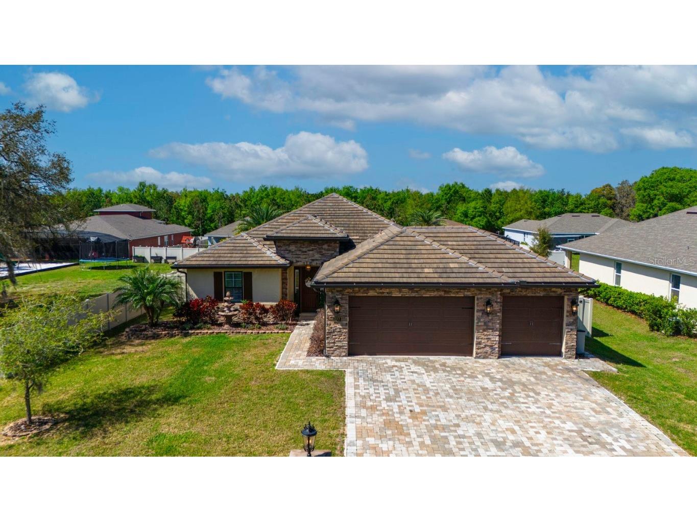 703 S Dixie Drive Howey In The Hills FL 34737 G5079764 image1