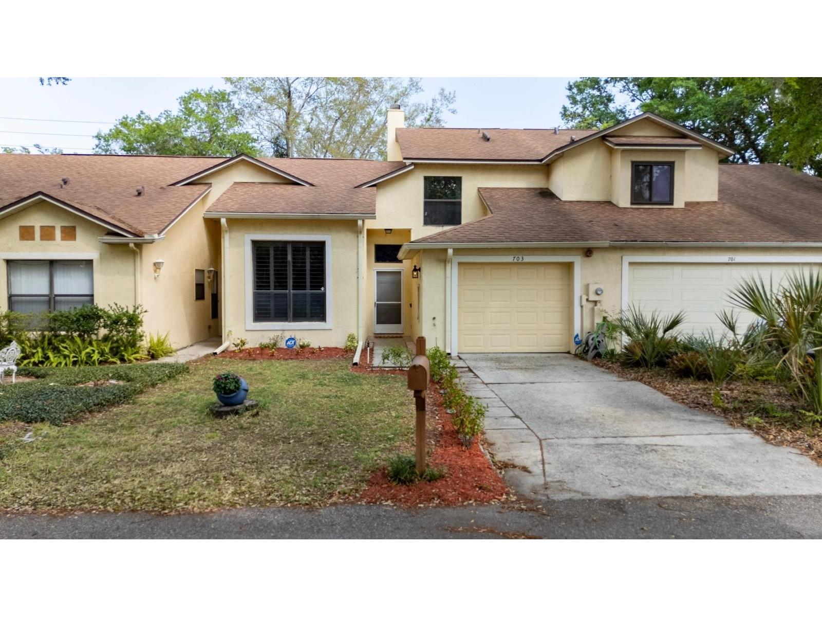 703 Swan Lane Altamonte Springs FL 32701 A4688847 image1