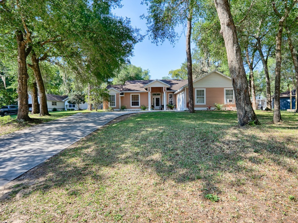 703 Village Court Fruitland Park FL 34731 G5068473 image1