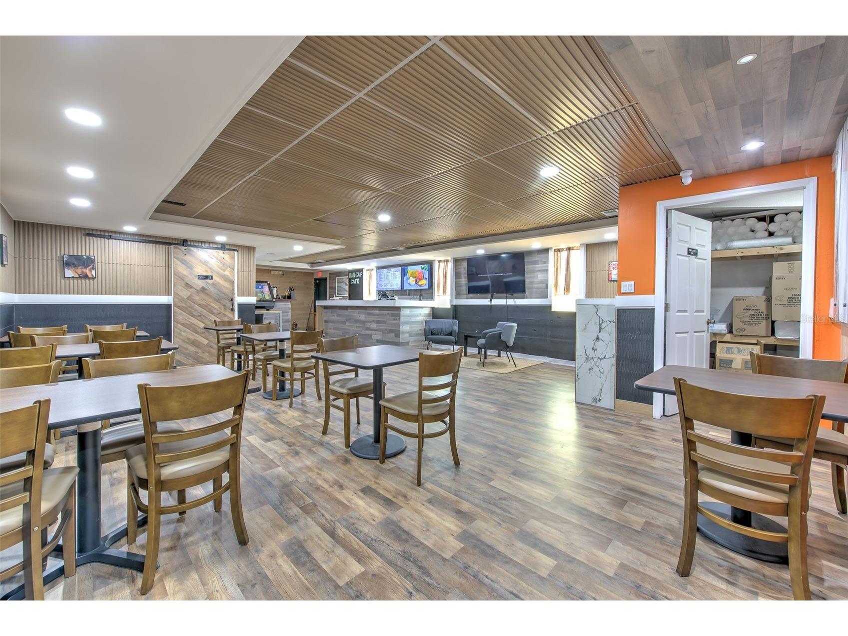 7030 W Hillsborough Avenue #SUIT B Tampa FL 33634 TB8511976 image17