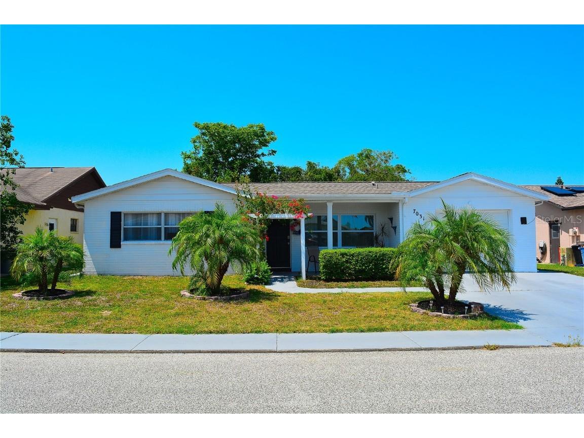 7031 Kingsway Drive Port Richey FL 34668 W7855247 image1