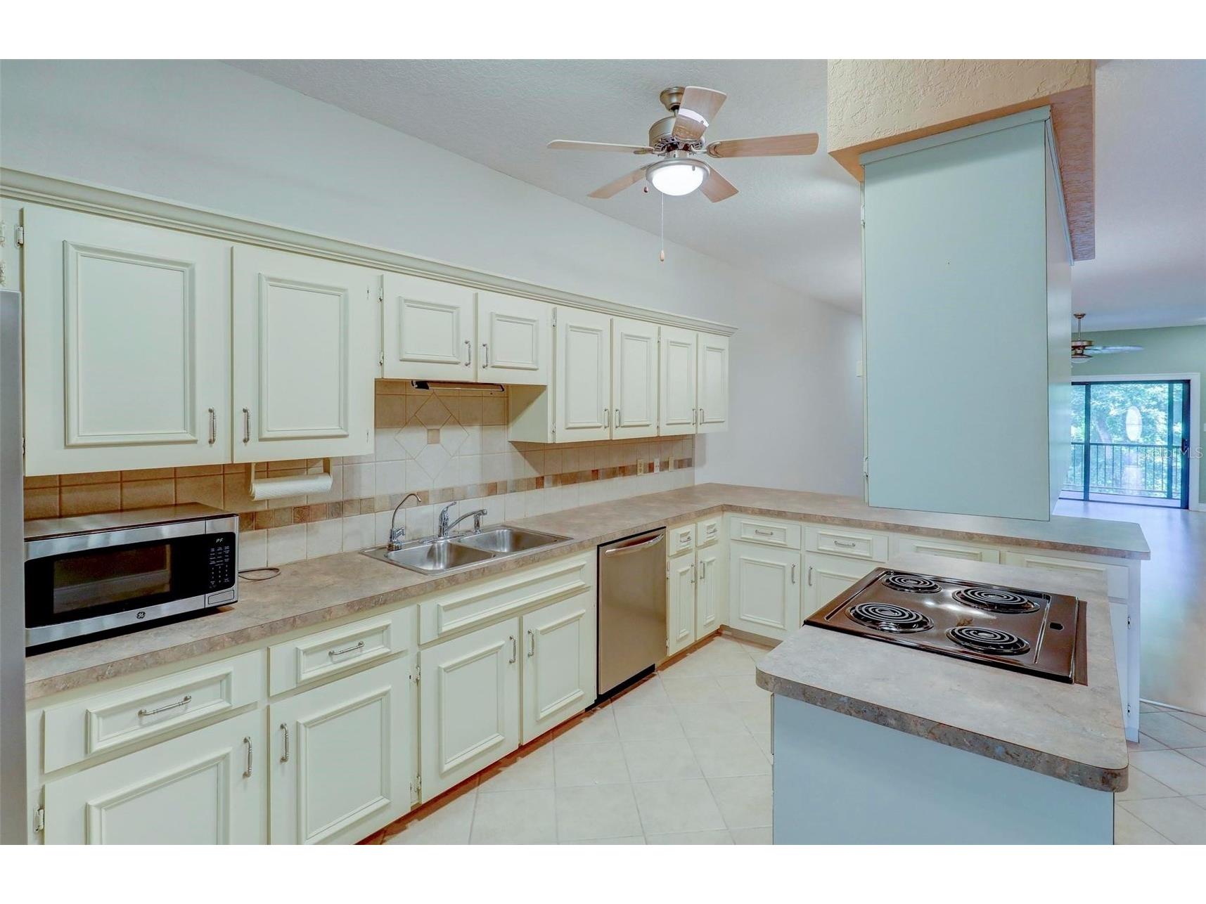 7032 River Run Boulevard Weeki Wachee FL 34607 - WEEKI WACHEE RIVER W7884946 image4