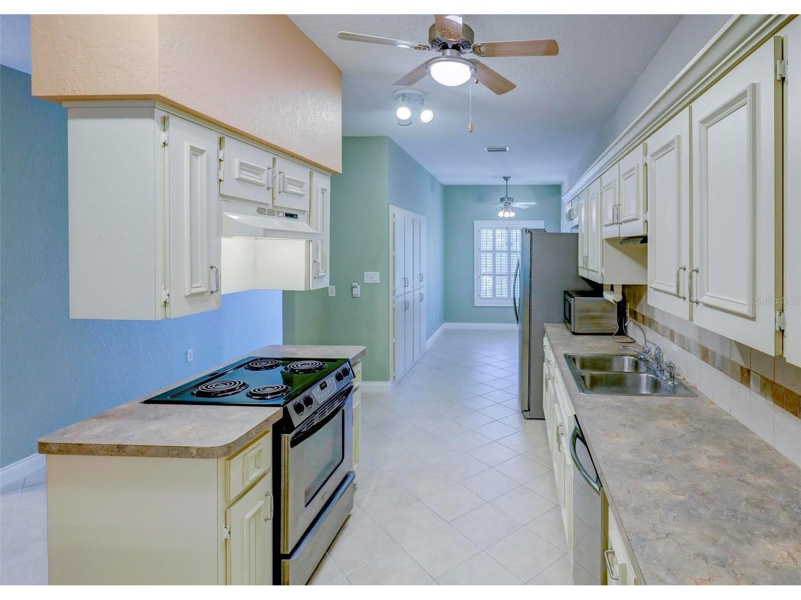 7032 River Run Boulevard Weeki Wachee FL 34607 - WEEKI WACHEE RIVER W7884946 image5