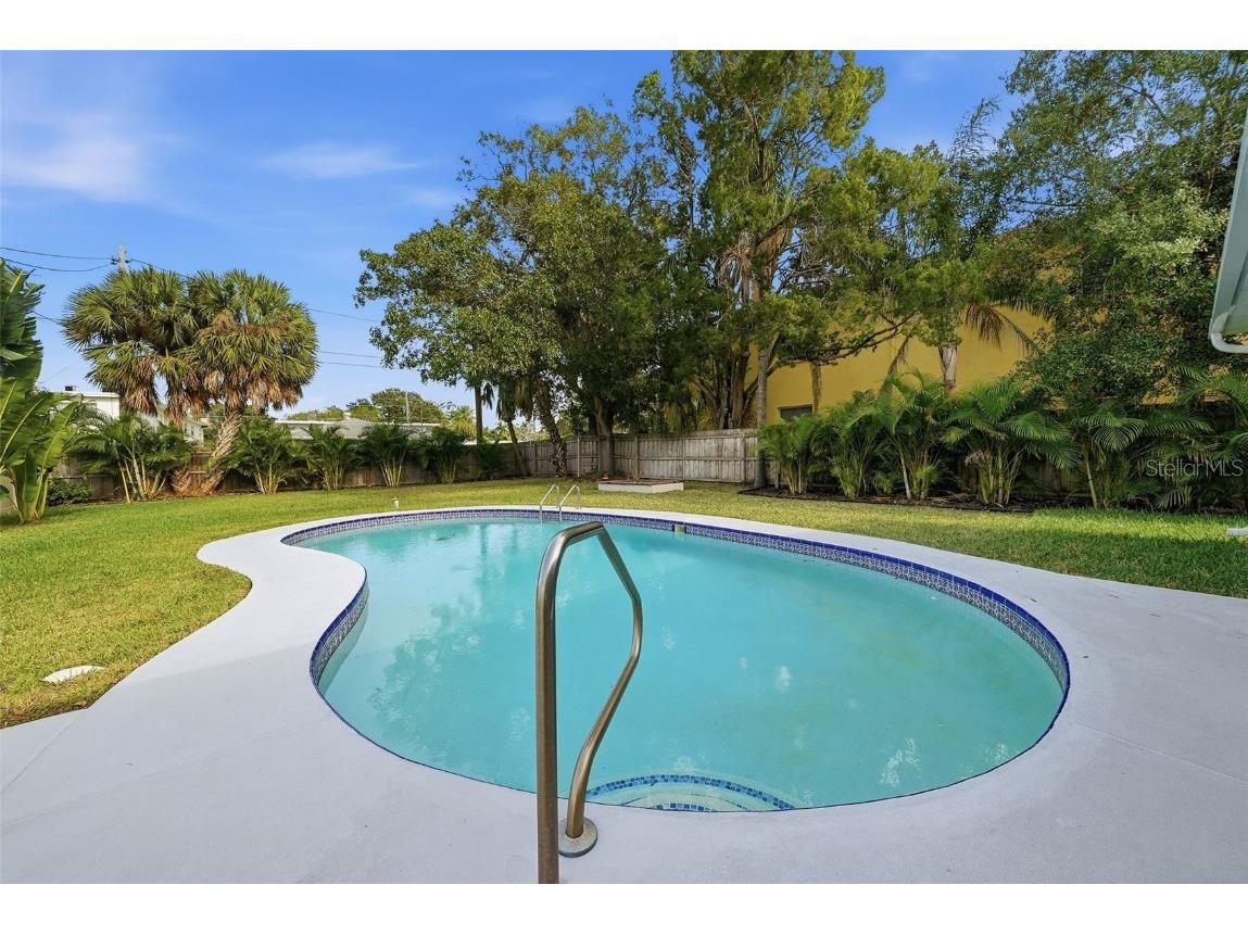 7033 Hibiscus Avenue S South Pasadena FL 33707 TB8458379 image2