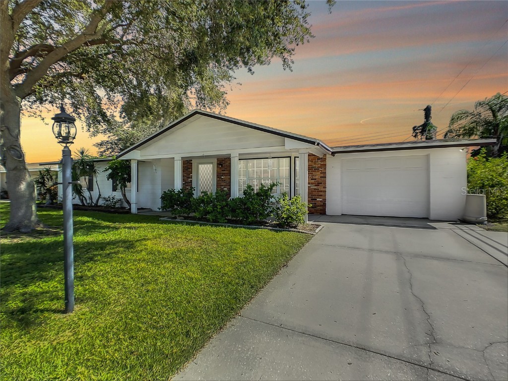 7035 Antigua Place Sarasota FL 34231 A4514655 image1