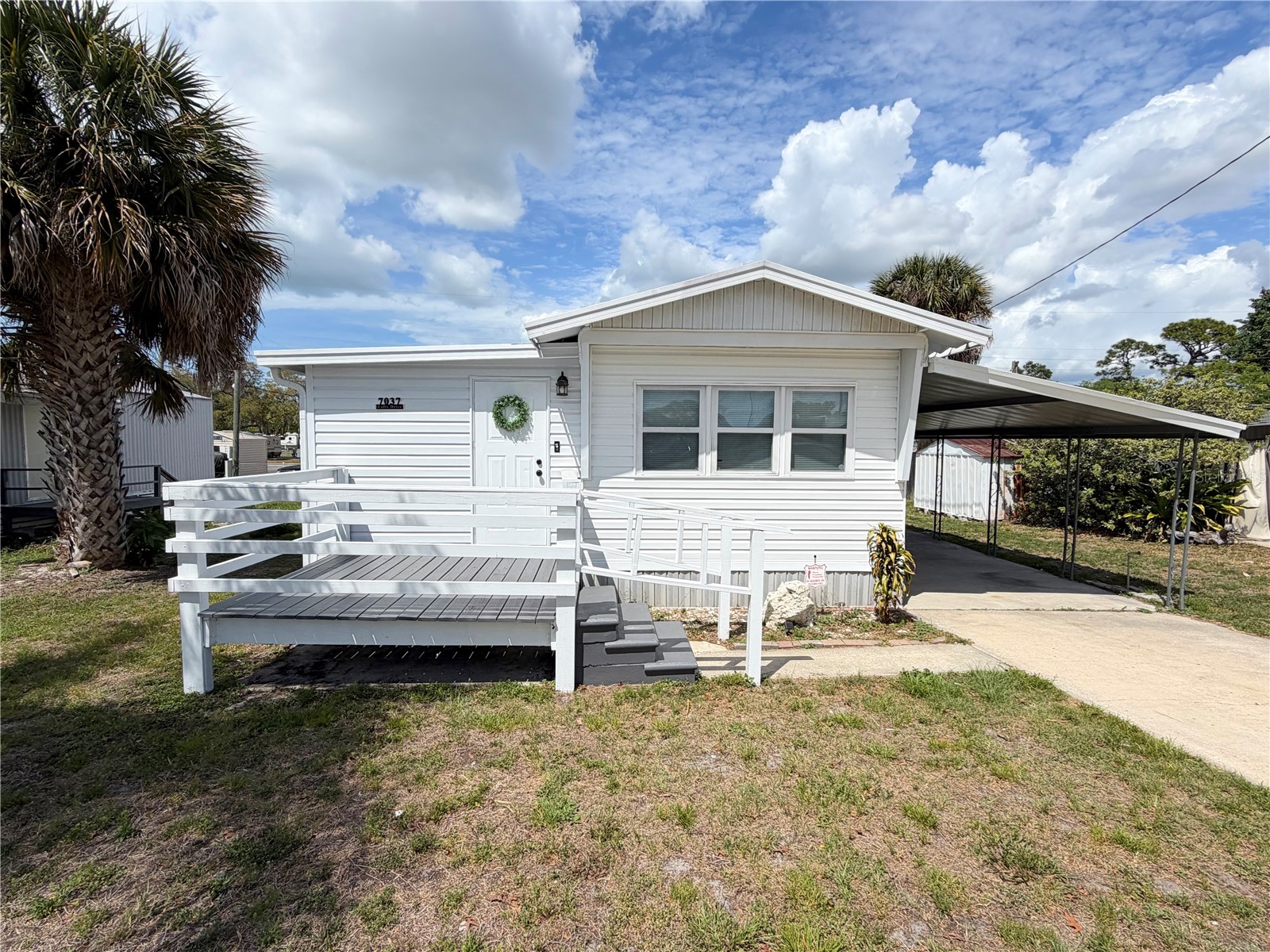 7037 Lofty Drive Port Richey FL 34668 W7884373 image1