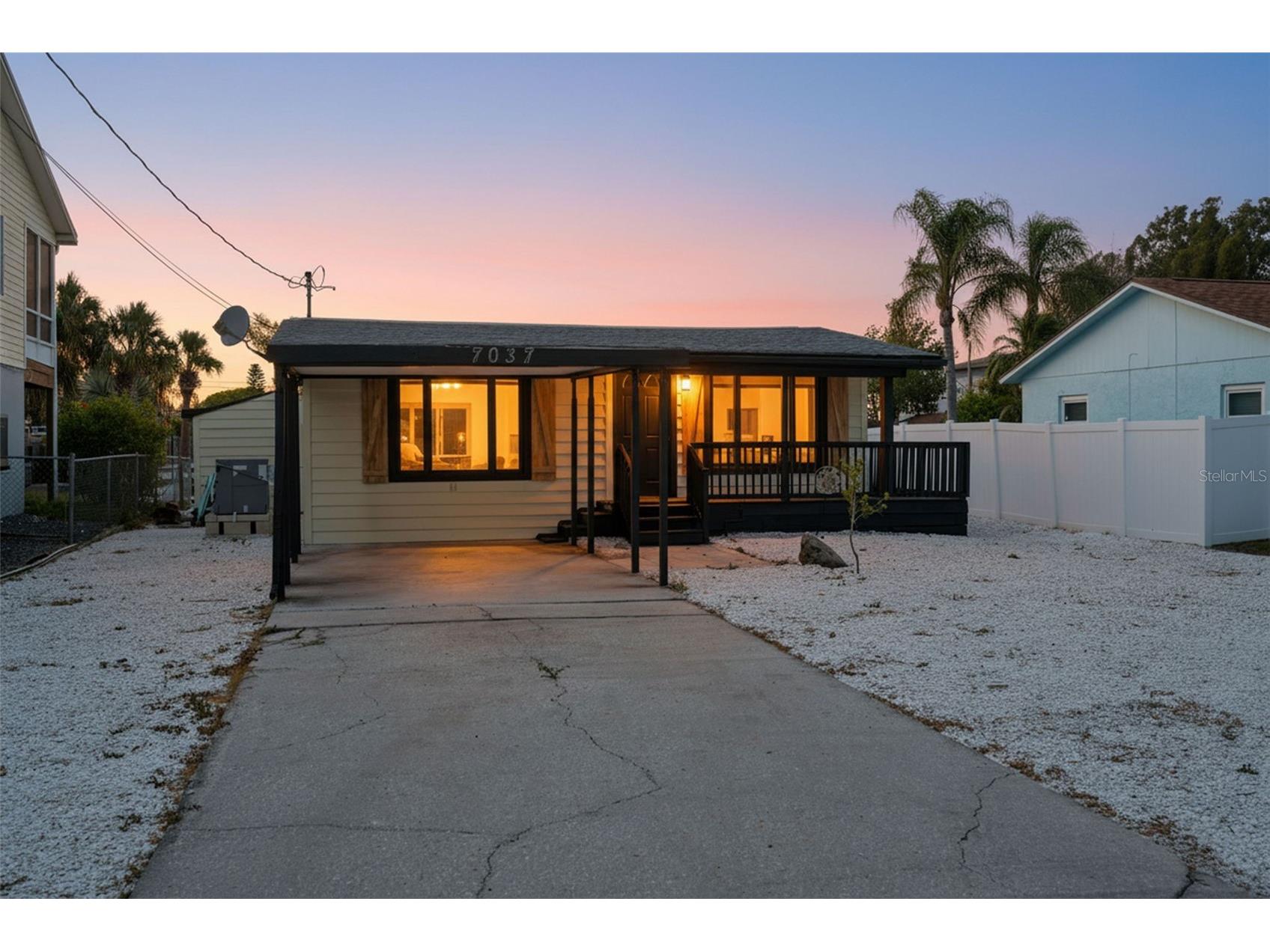 7037 Mccray Drive Hudson FL 34667 W7887192 image1