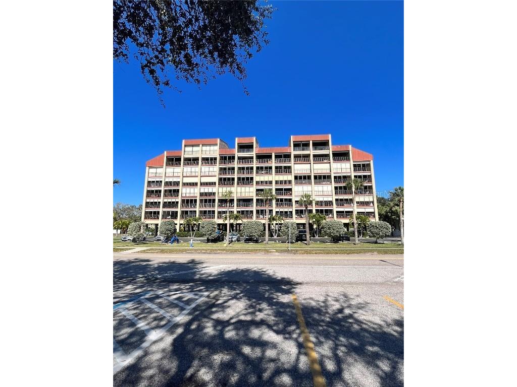 7037 Sunset Drive S #406 South Pasadena FL 33707 - BOCA CIEGA BAY U8194011 image1