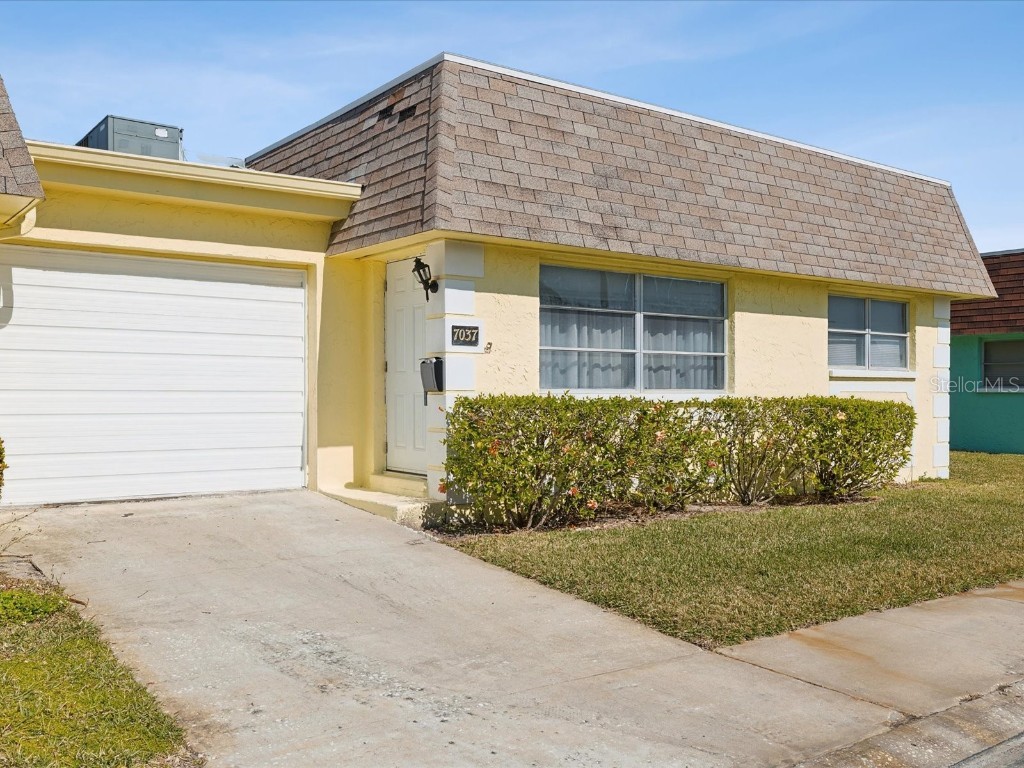 7037 Versailles N #15 Pinellas Park FL 33781 W7871890 image1