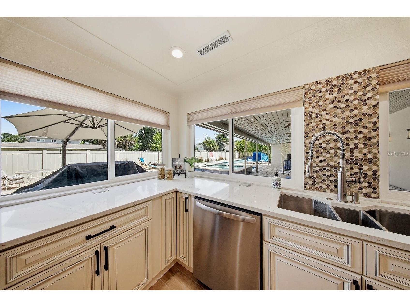 7039 Hibiscus Avenue S South Pasadena FL 33707 TB8520582 image18