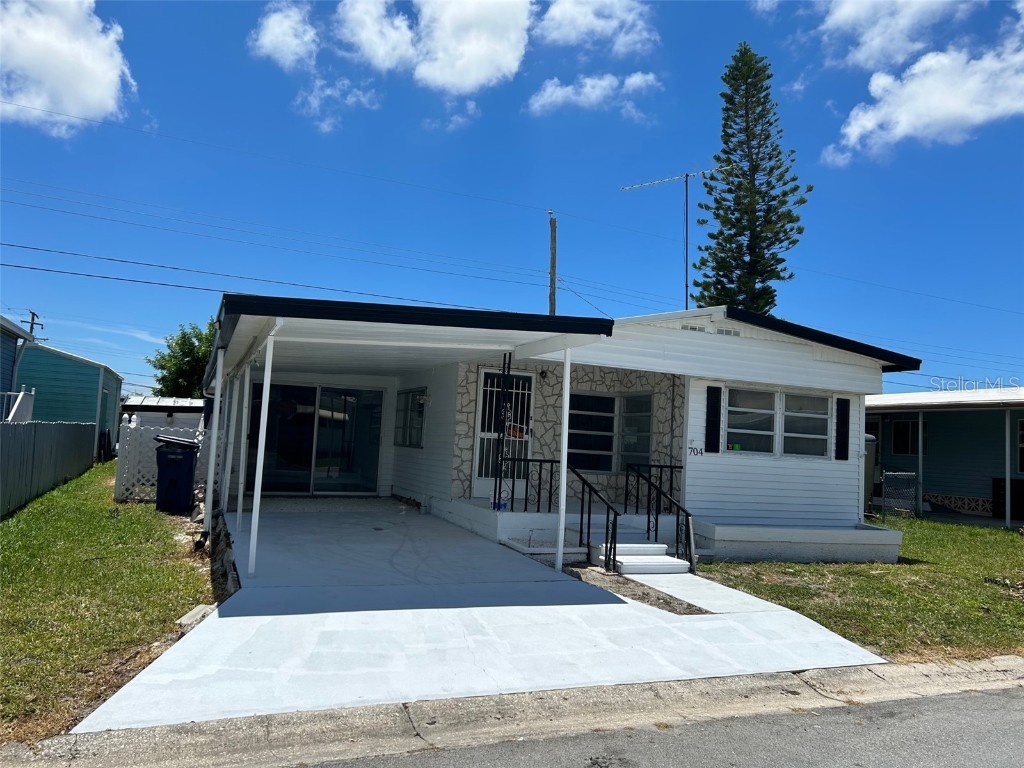 704 49th Ave Terrace W Bradenton FL 34207 A4575698 image1