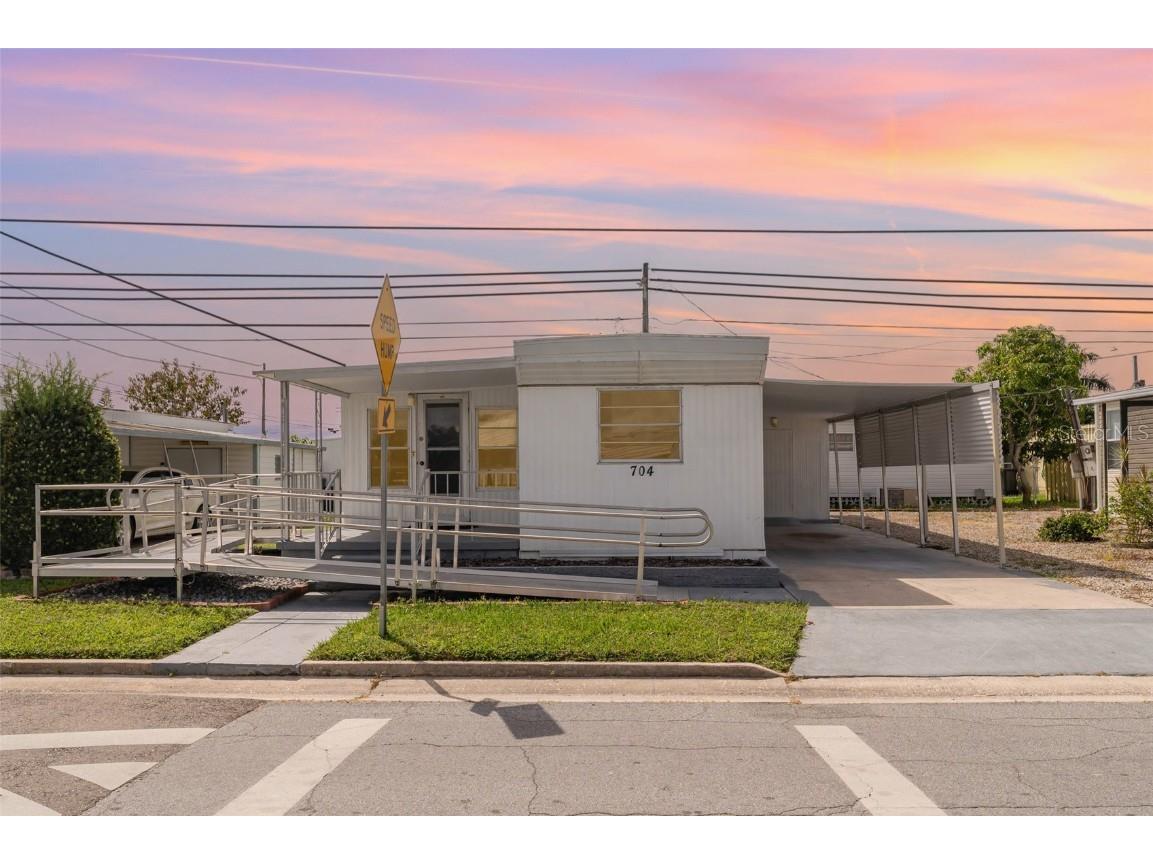 704 49th Avenue W Bradenton FL 34207 A4667115 image1