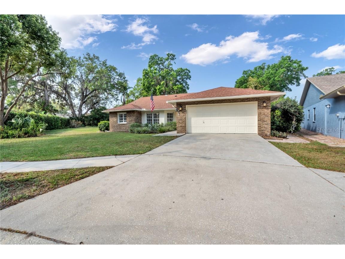 704 Barberry Place Brandon FL 33510 T3432803 image1