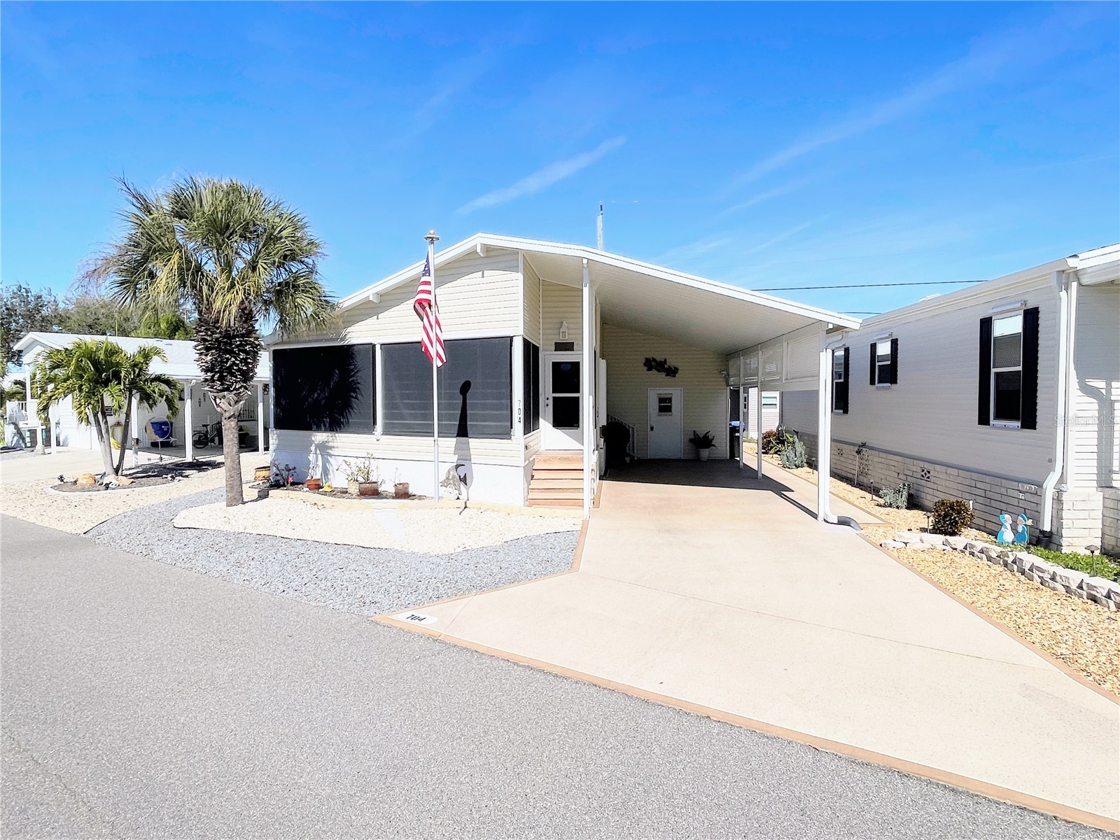 704 Carefree Venice FL 34285 N6142570 image1
