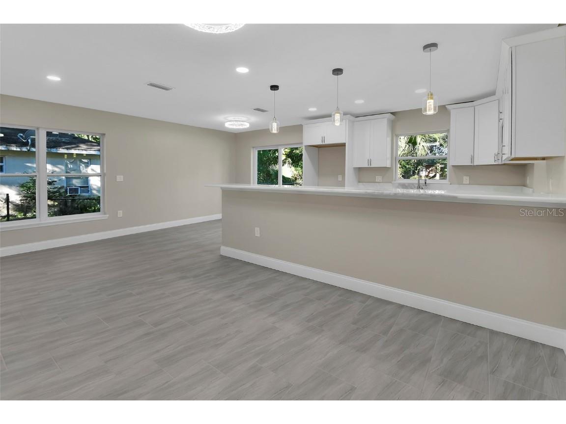 704 Cedar Street Daytona Beach FL 32114 V4945694 image3