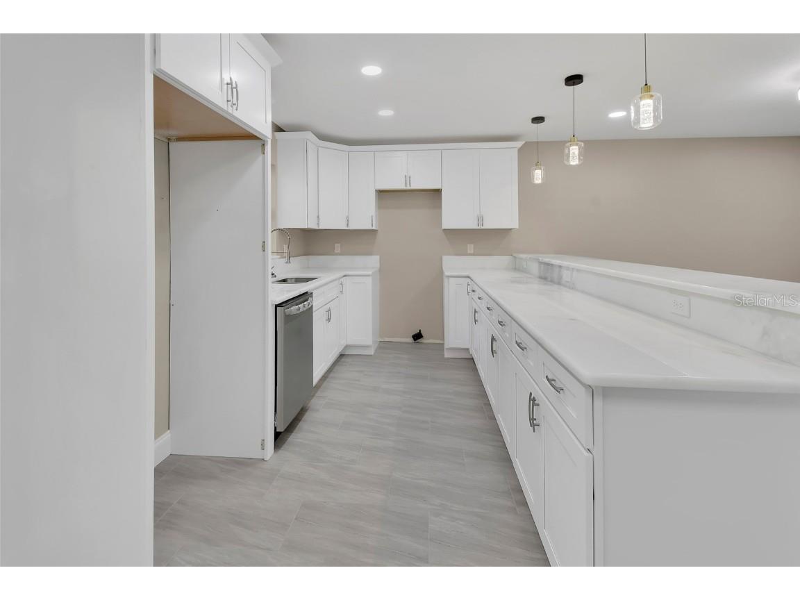 704 Cedar Street Daytona Beach FL 32114 V4945694 image6