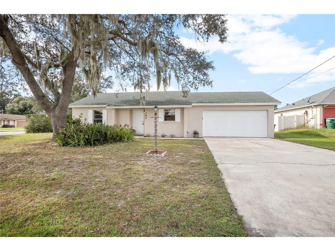 704 Farrington Drive Deltona FL 32725 V4933589 image1