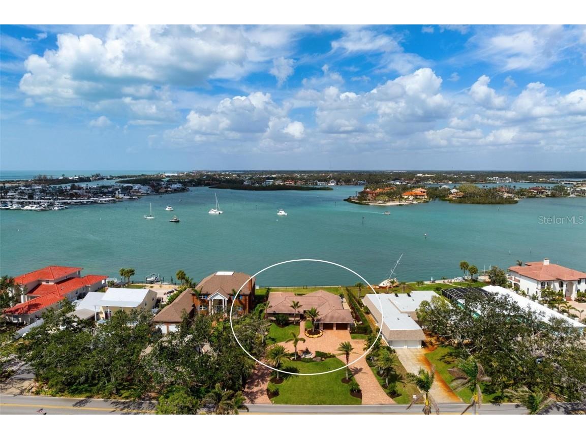 704 Laguna Drive Venice FL 34285 - ROBERTS BAY/INTRACOASTAL N6137659 image1