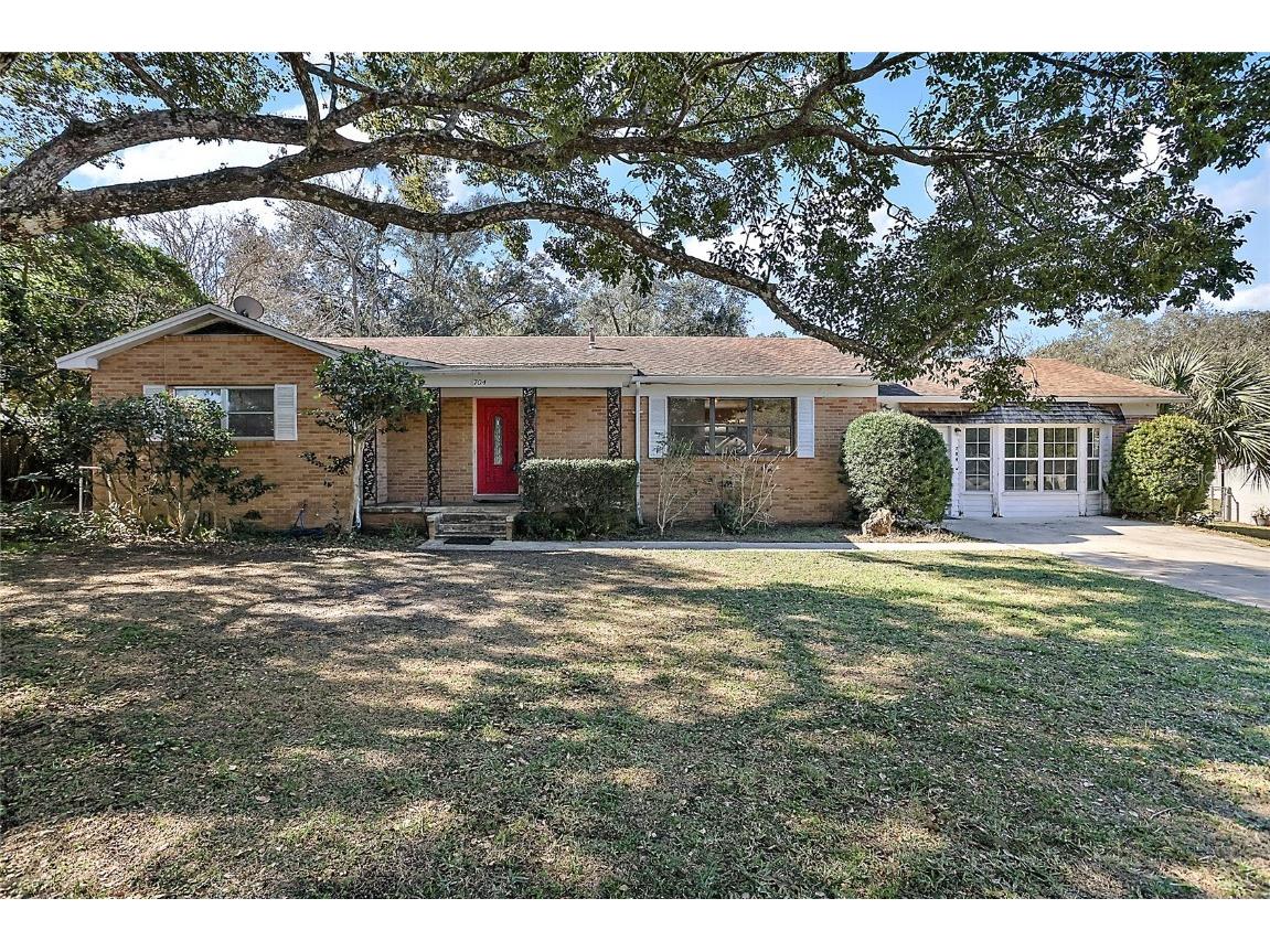 704 Olive Avenue Fruitland Park FL 34731 G5064258 image1