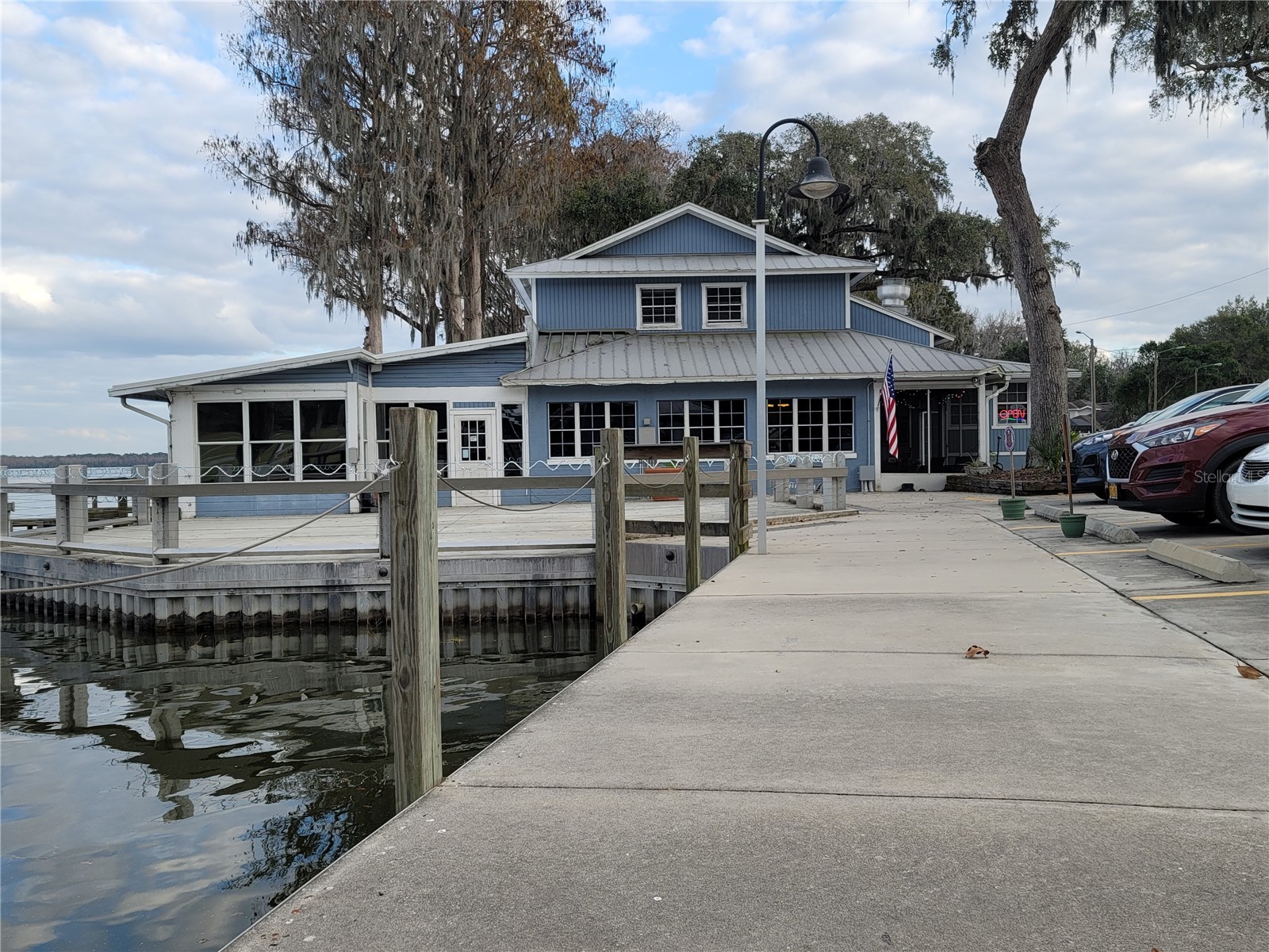 704 S Lakeshore Boulevard Howey In The Hills FL 34737 G5111363 image1