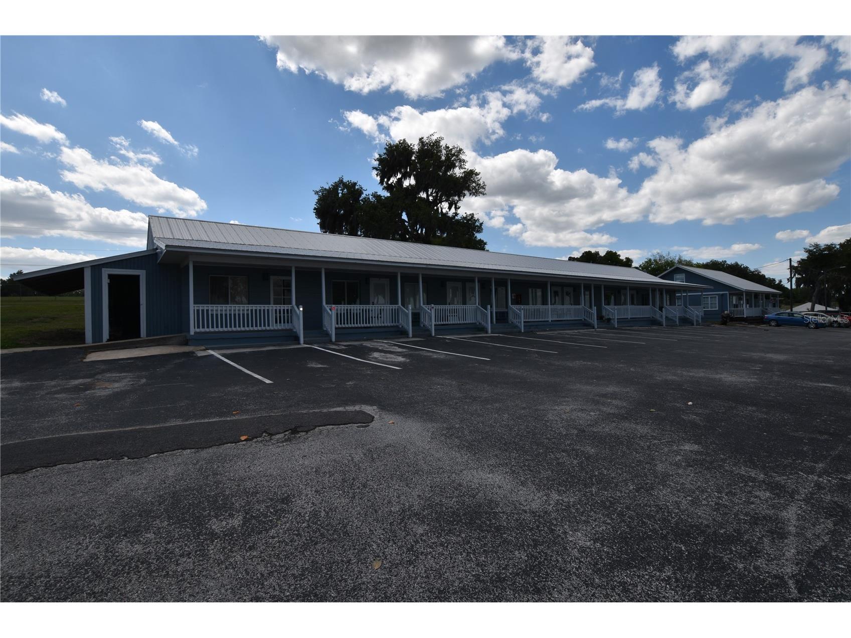 704 S Lakeshore Boulevard Howey In The Hills FL 34737 G5111363 image2
