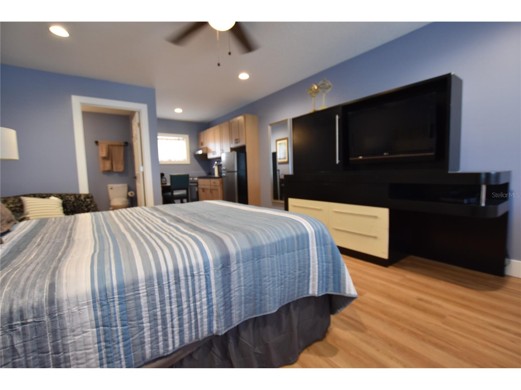 704 S Lakeshore Boulevard Howey In The Hills FL 34737 G5111363 image6