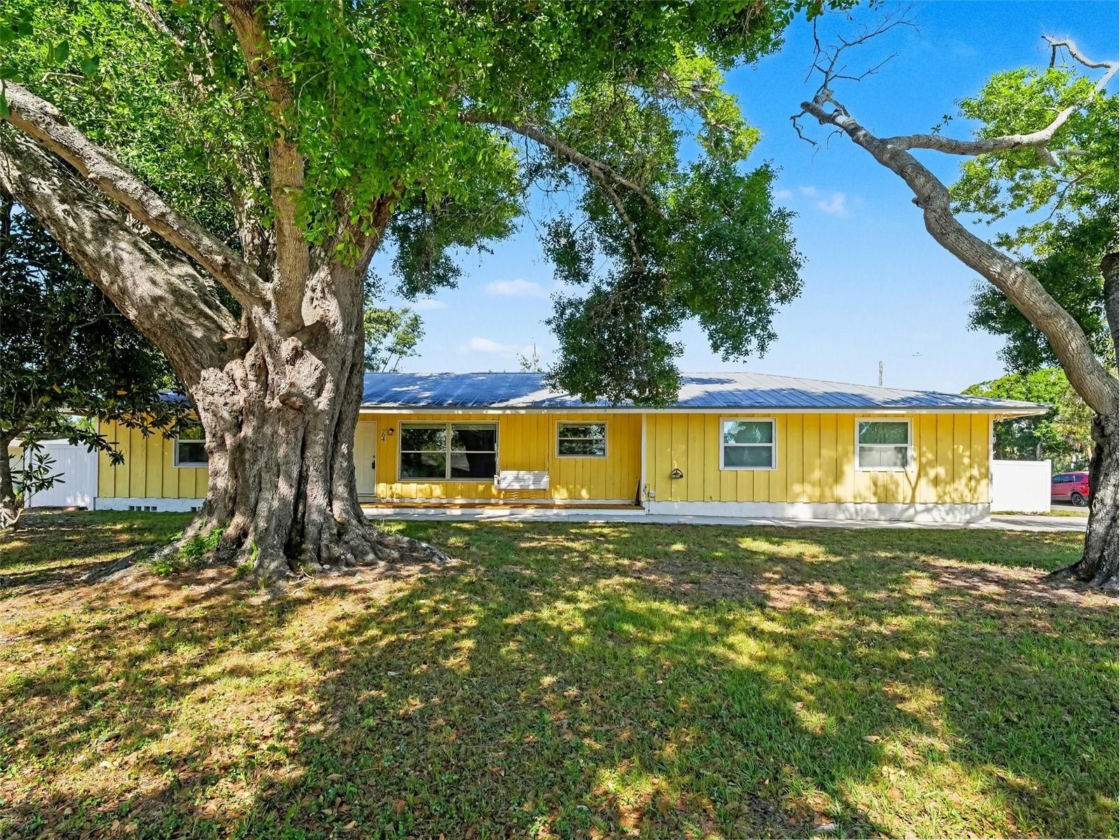704 S Lockwood Ridge Road Sarasota FL 34237 A4690645 image1