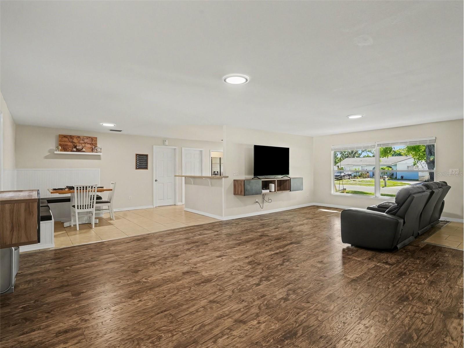704 S Lockwood Ridge Road Sarasota FL 34237 A4690645 image10