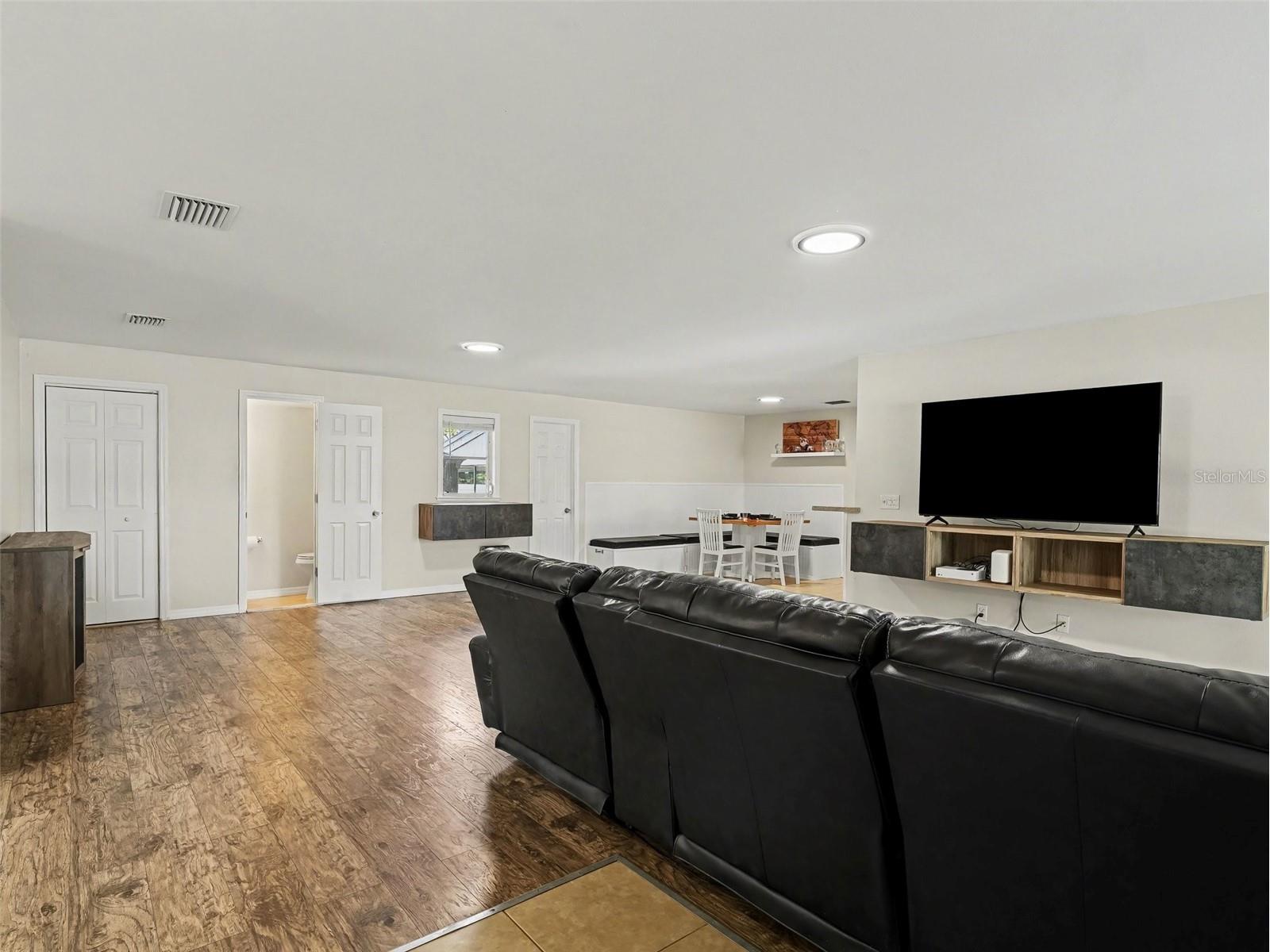 704 S Lockwood Ridge Road Sarasota FL 34237 A4690645 image11