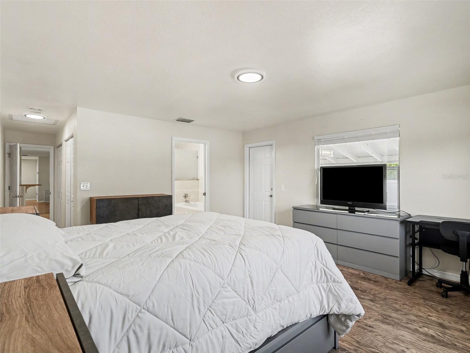 704 S Lockwood Ridge Road Sarasota FL 34237 A4690645 image23