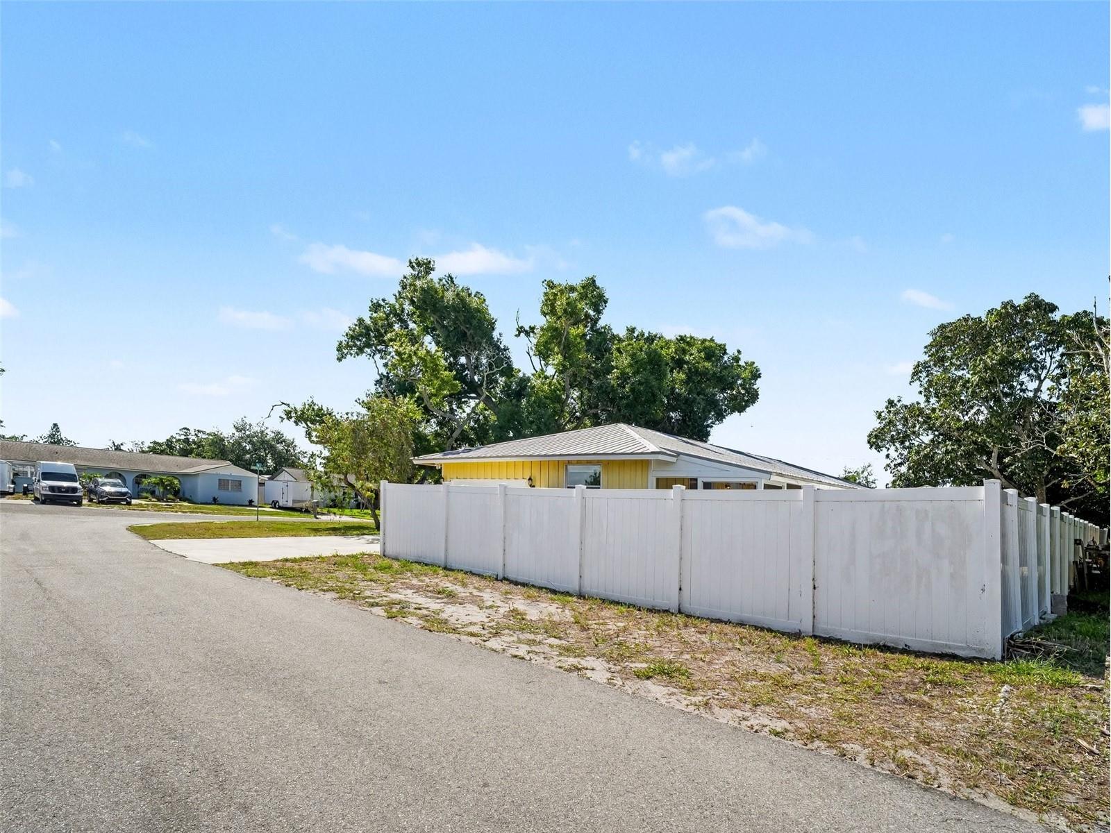 704 S Lockwood Ridge Road Sarasota FL 34237 A4690645 image42