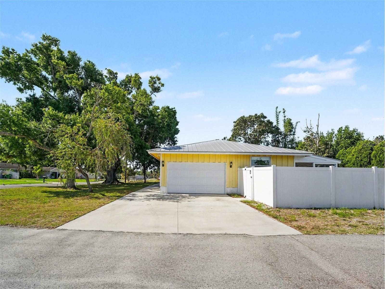 704 S Lockwood Ridge Road Sarasota FL 34237 A4690645 image43
