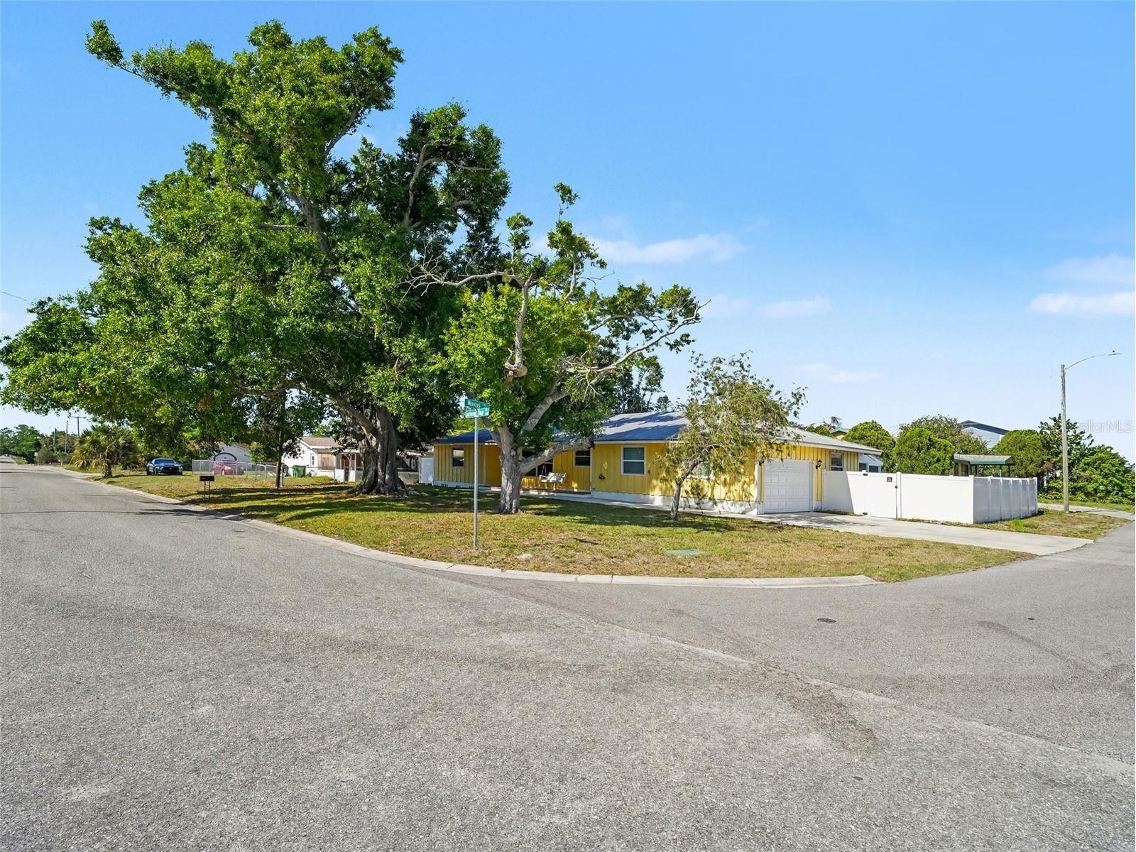 704 S Lockwood Ridge Road Sarasota FL 34237 A4690645 image44