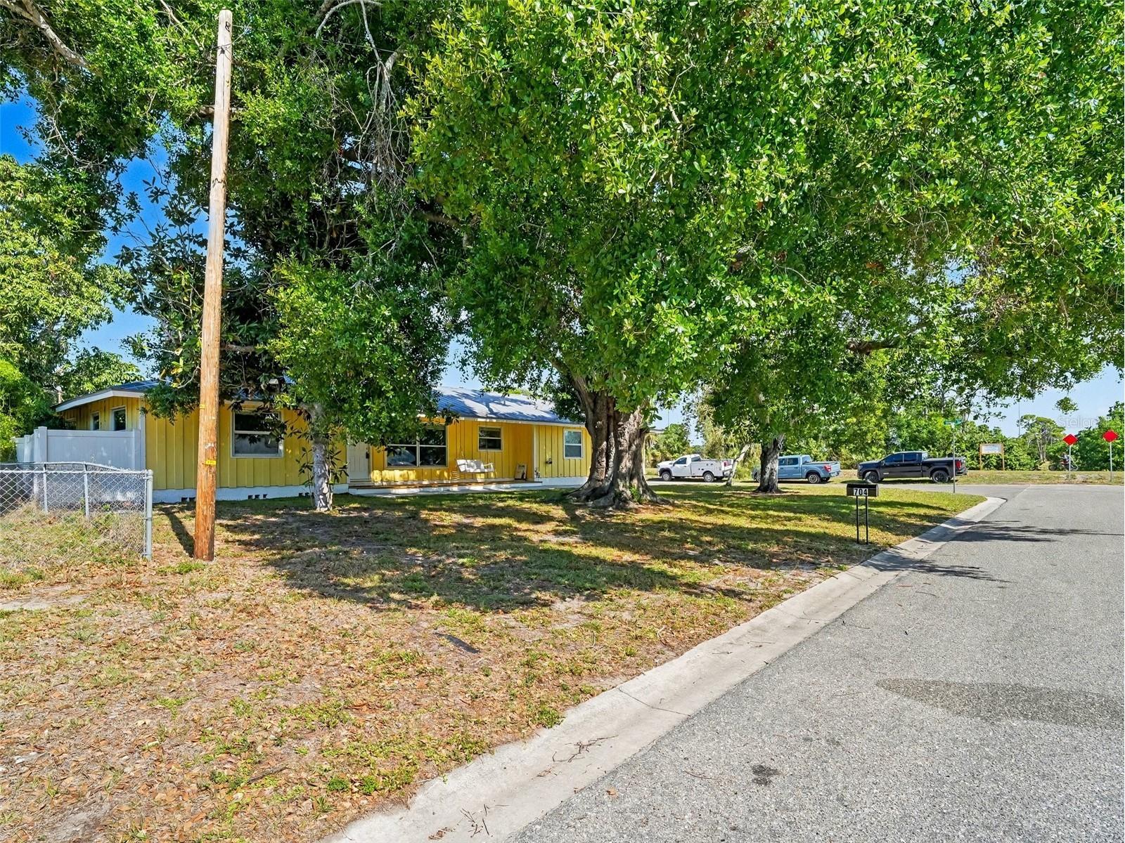 704 S Lockwood Ridge Road Sarasota FL 34237 A4690645 image5
