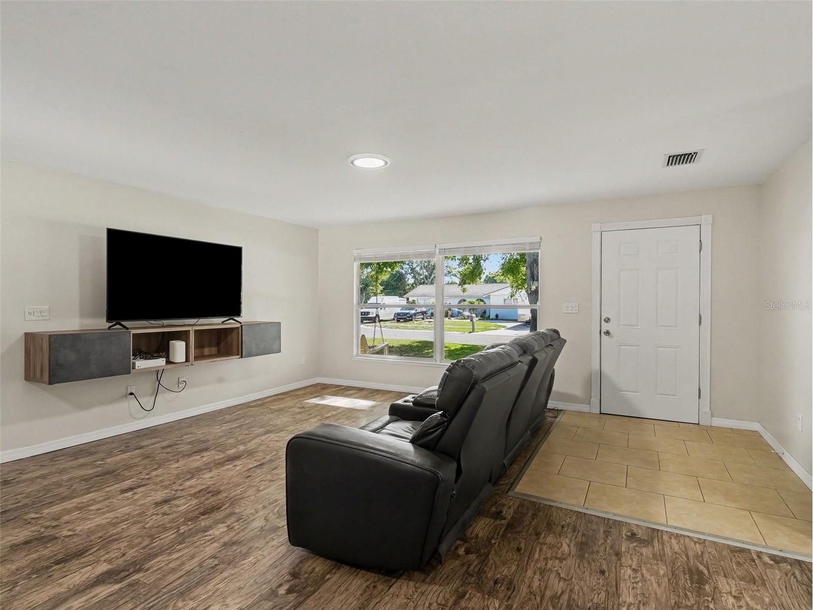 704 S Lockwood Ridge Road Sarasota FL 34237 A4690645 image6