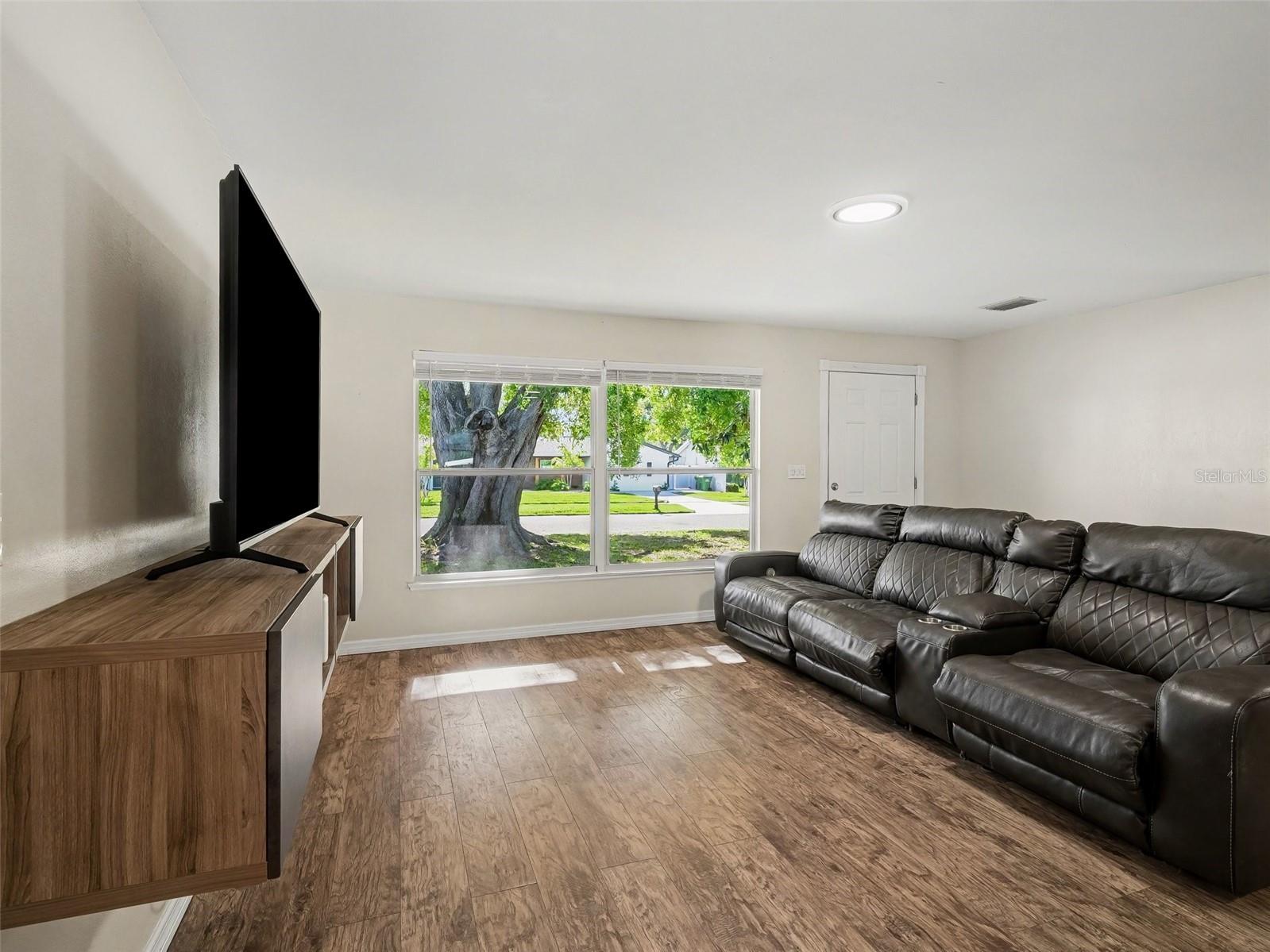 704 S Lockwood Ridge Road Sarasota FL 34237 A4690645 image7