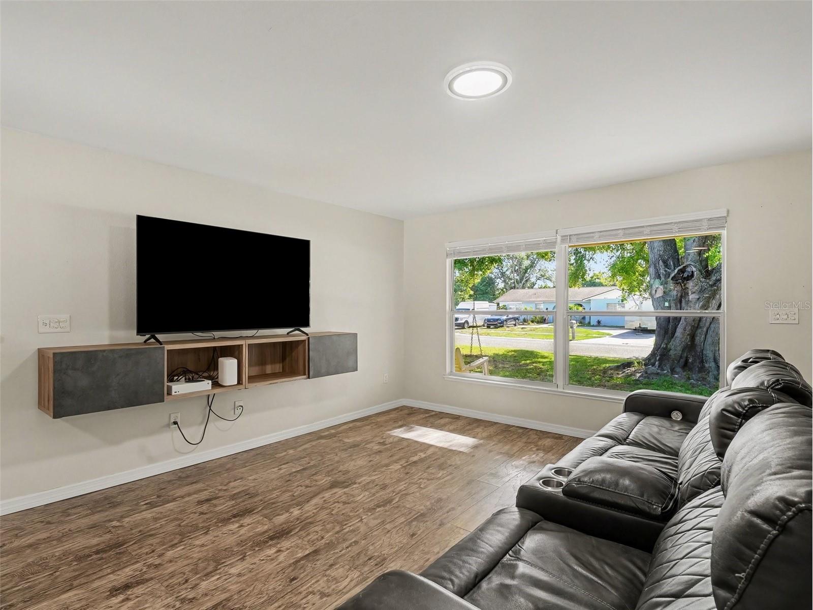 704 S Lockwood Ridge Road Sarasota FL 34237 A4690645 image8