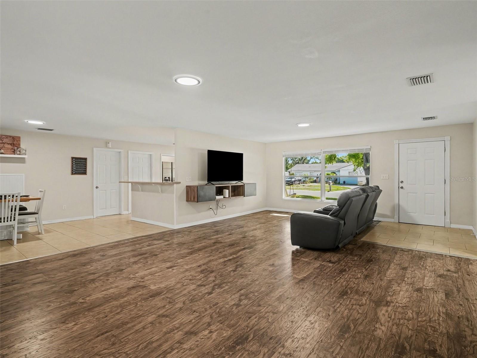 704 S Lockwood Ridge Road Sarasota FL 34237 A4690645 image9