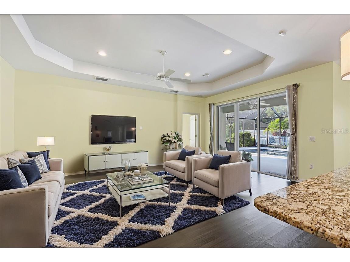 7040 White Willow Court Sarasota FL 34243 A4669438 image10