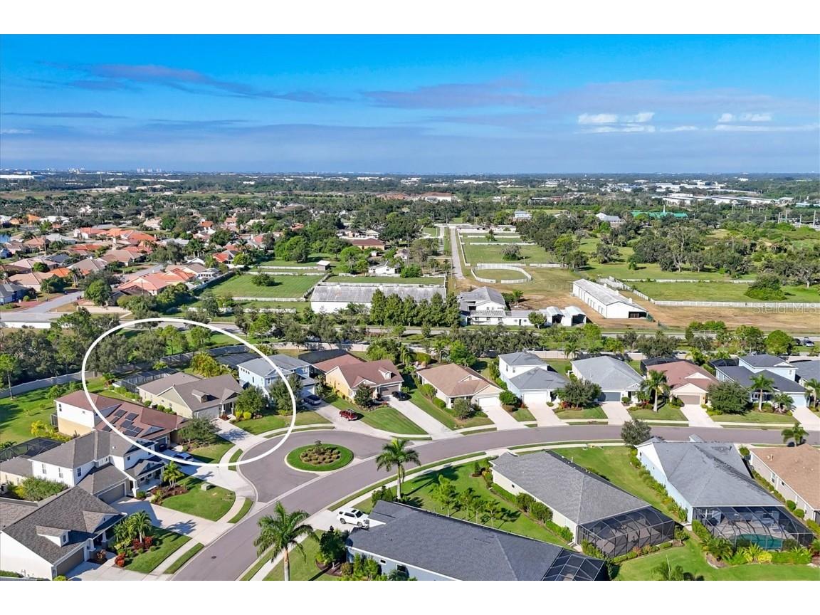 7040 White Willow Court Sarasota FL 34243 A4669438 image2