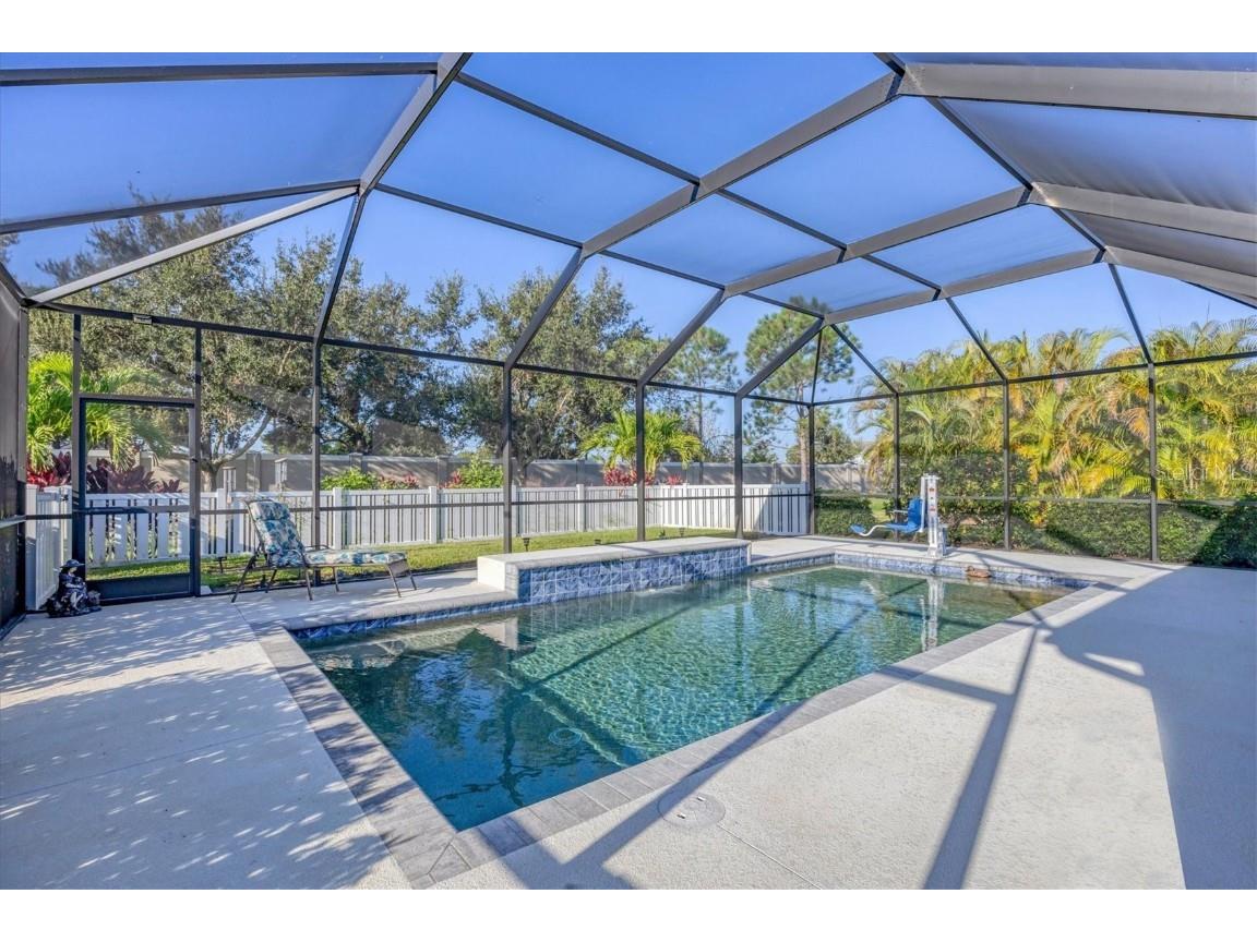 7040 White Willow Court Sarasota FL 34243 A4669438 image39