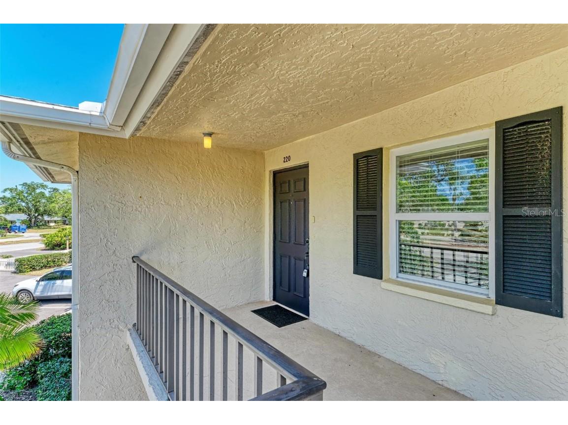 7041 W Country Club Dr N #UNIT 220 Sarasota FL 34243 A4564863 image1