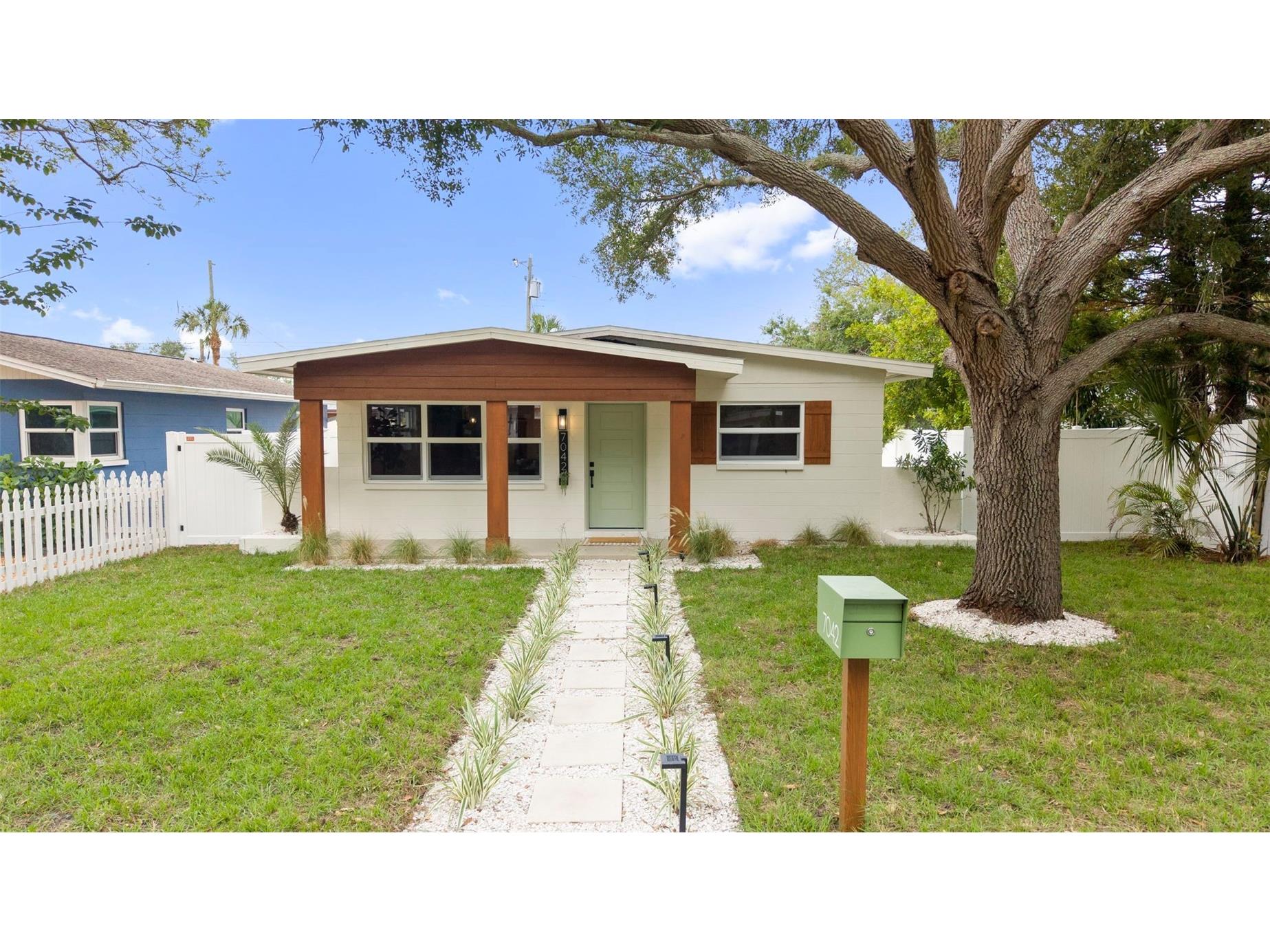 7042 Dartmouth Avenue N Saint Petersburg FL 33710 TB8504777 image1
