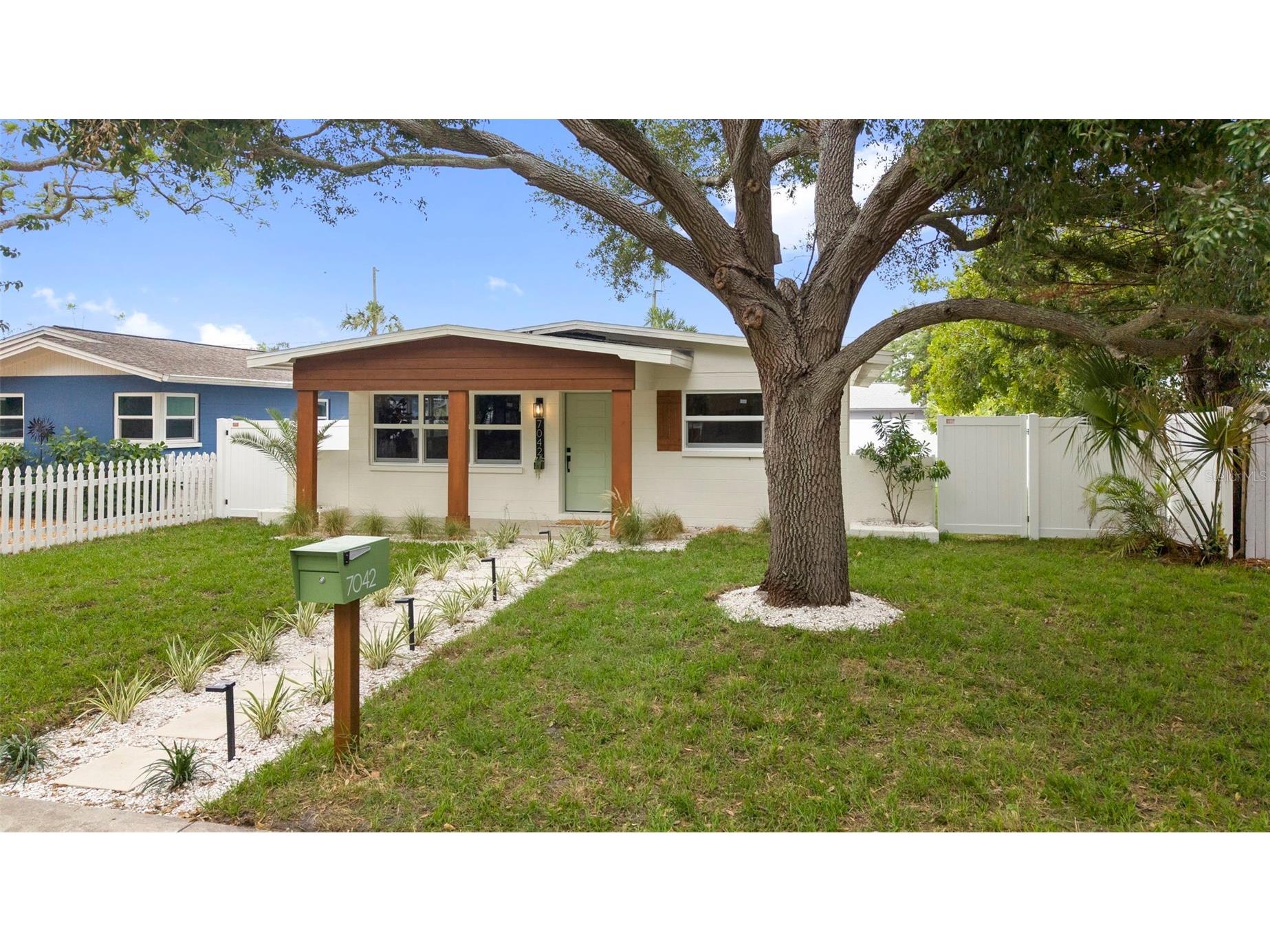 7042 Dartmouth Avenue N Saint Petersburg FL 33710 TB8504777 image3