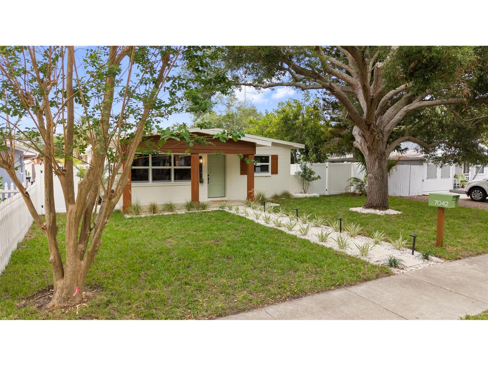 7042 Dartmouth Avenue N Saint Petersburg FL 33710 TB8504777 image40