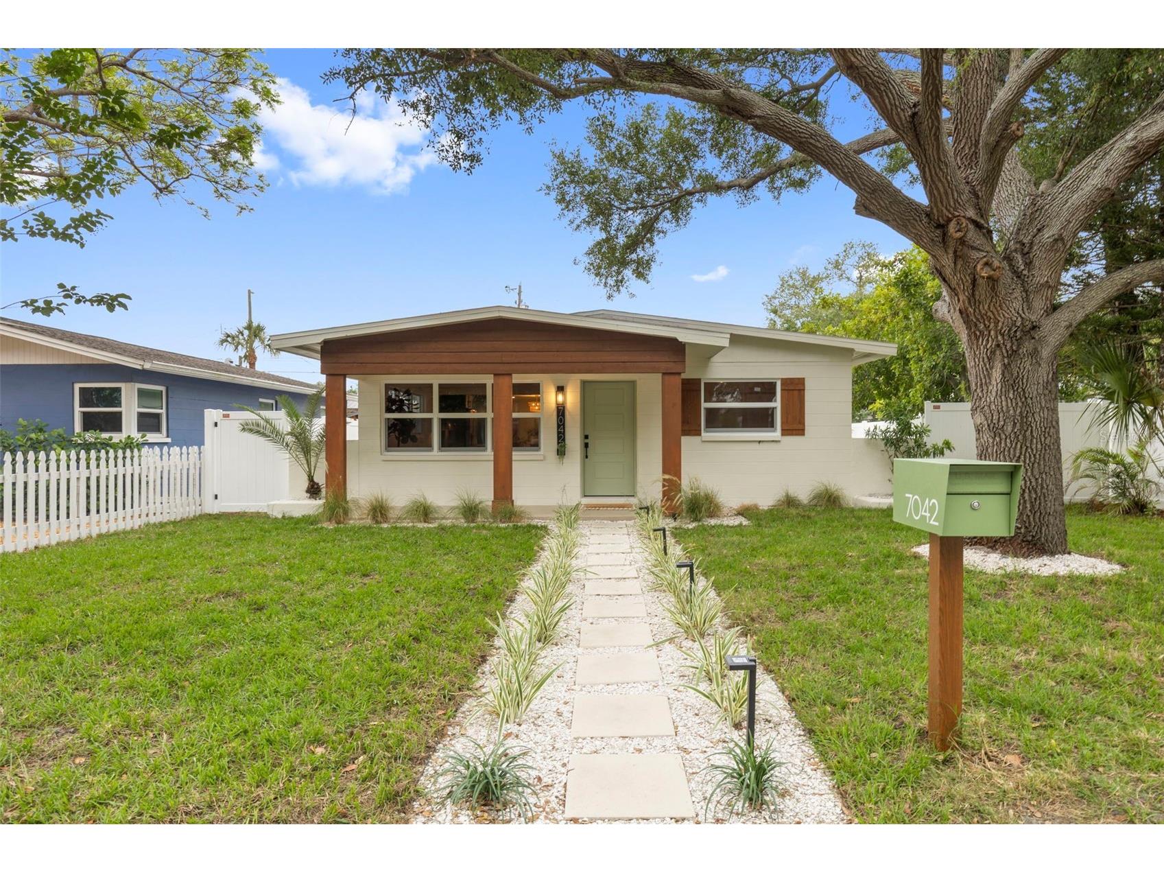 7042 Dartmouth Avenue N Saint Petersburg FL 33710 TB8504777 image42